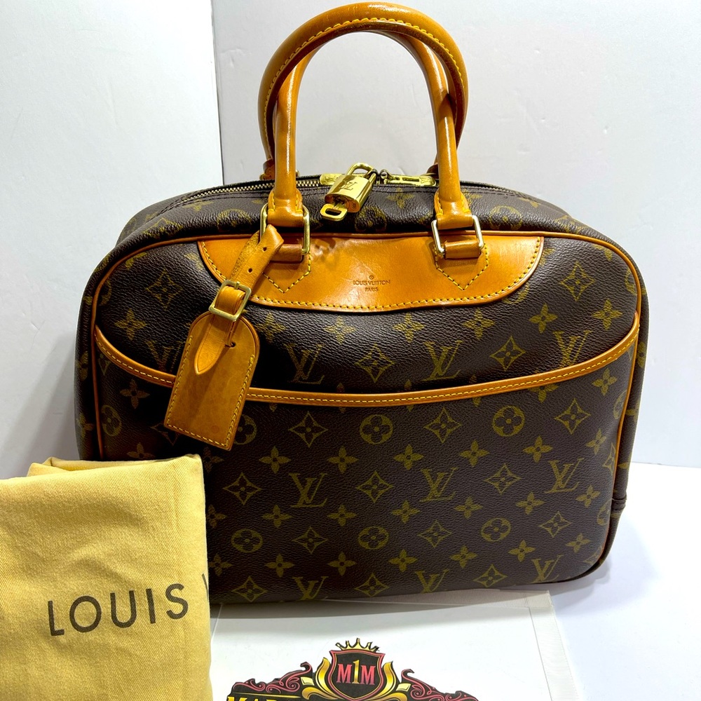 Louis Vuitton Deauville Bag comes with Dust bag, lock and key and luggage tag.